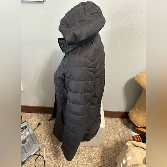 Kenneth Cole New York Women’s Medium Black Quilted Parka Full Zip - Picture 2 of 7